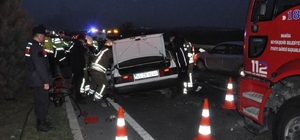 Otomobil karşı şeride geçti: 2 ölü, 5 yaralı
