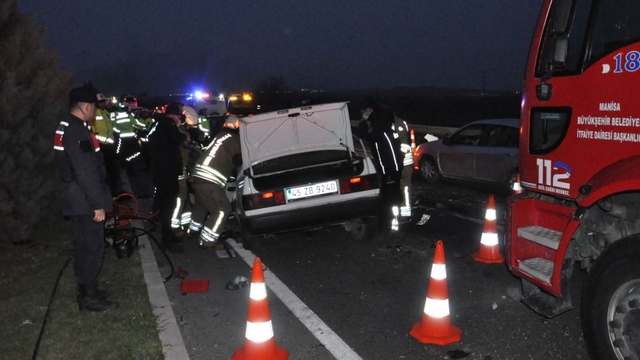 Otomobil karşı şeride geçti: 2 ölü, 5 yaralı