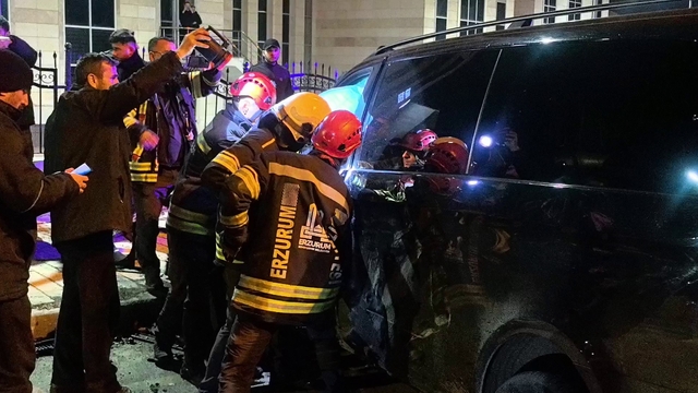 Erzurum'da feci kaza: Kavşak adeta savaş alanına döndü