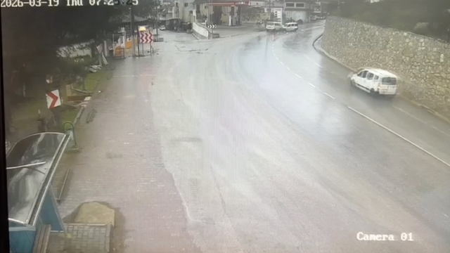 Bursa'da Bayram arifesinde feci kaza kamerada: 7 yaralı
Bursa'da feci kaza: 7 yaralı