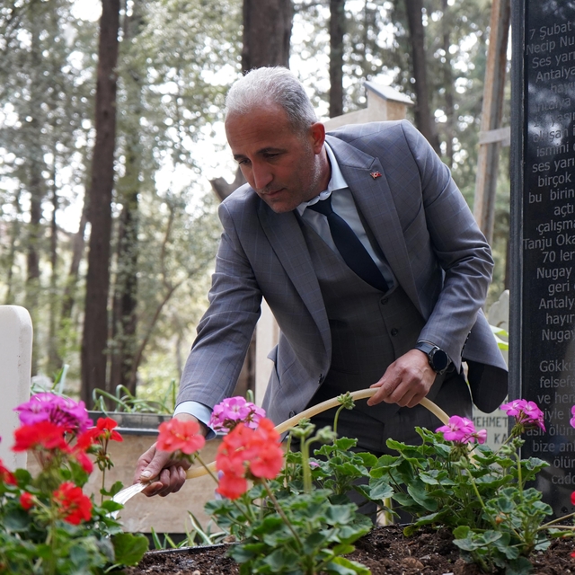 Bayram öncesi mezarlara 'görüntülü ziyaret'
