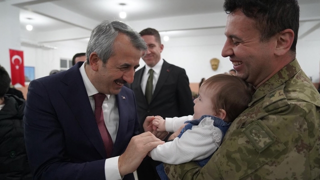 Edirne Valisi Yunus Sezer, şehit aileleri, gaziler ve Mehmetçik ile iftarda bir araya geldi