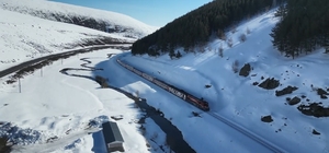 Kars'ta Doğu Ekspresi'ne yoğun ilgi: Vatandaşlar bayram tatili için masalsı yolculuğu tercih ediyor
