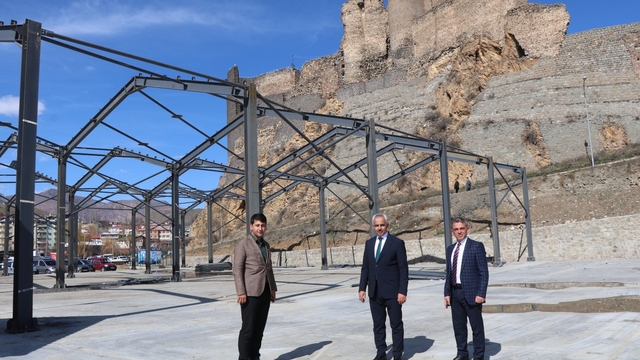 Oltu'da modern kapalı pazar yeri projesi devam ediyor