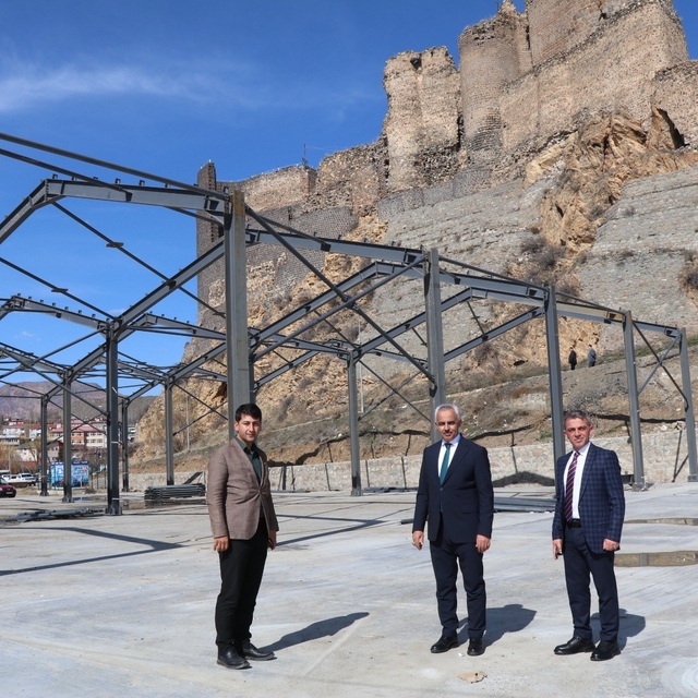 Oltu'da modern kapalı pazar yeri projesi devam ediyor