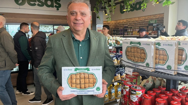 BESAŞ'tan uygun fiyata bayramlık cevizli baklava
BESAŞ'ın bayram baklavaları yok satıyor
Bursa Büyükşehir Belediyesi'nin iştiraki BESAŞ tarafından satılan cevizli baklavalar bayram öncesi kısa sürede tükendi