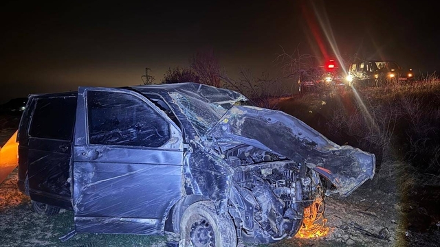 Ağaca çarpan kamyonette 4 kişi yaralandı