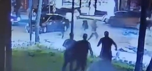 Motosikletlinin metrelerce sürüklendiği feci kaza kamerada