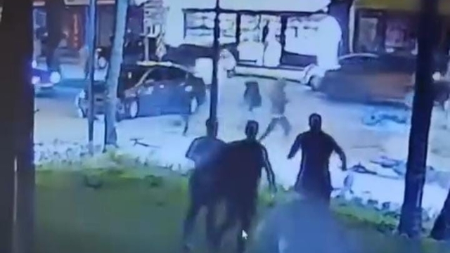 Motosikletlinin metrelerce sürüklendiği feci kaza kamerada