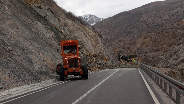 Malatya-Adıyaman yolunda heyelan