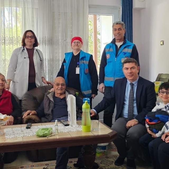 Söke'de yaşlı çınarları ziyaret edip, moral verdiler