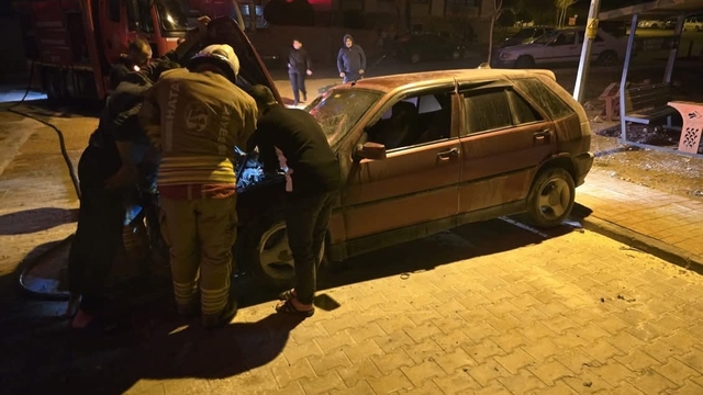 İskenderun'da otomobiL yangını