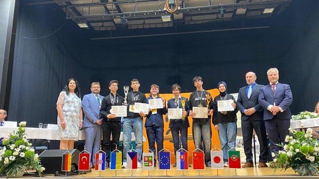 Bursalı öğrencilerden Çekya'da robotik başarısı