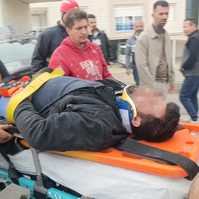 Çarpışan iki araçtan biri üst geçidin ayaklarına çarptı: 1 ağır yaralı