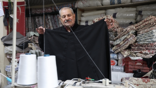 Adana şalvarında terzilerde bayram mesaisi çıraksız sürüyor
Bayram öncesi şalvar siparişleri arttı, terzilerde yoğunluk yaşanıyor