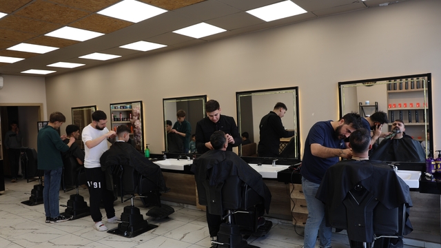 Müşteriler tıraşı son güne bıraktı: Berberler yoğunluktan randevu sistemine geçti