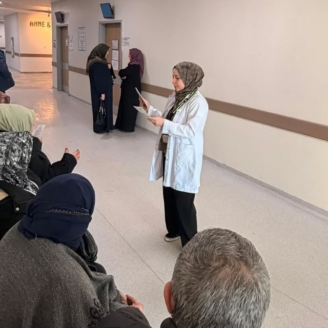 Bayburt'ta vatandaşlar böbrek sağlığı ve yaşlı bakımı konularında bilgilend...