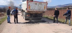 Almus'ta grup yollarında yama çalışmaları başladı