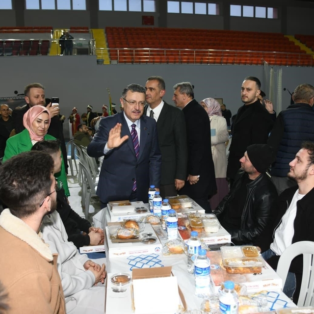 Trabzon'da Büyükşehir'in iftar sofralarında yüzbinler oruç açtı