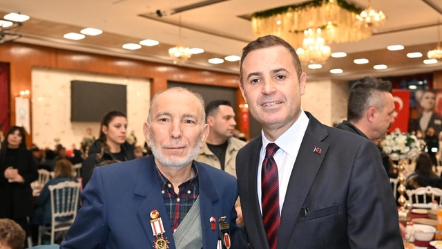 Büyükşehirden şehit yakınları ve gazilerle anlamlı iftar
Akın: "Her Balıkesirli bir şehit ve gazi ailesidir"