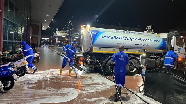 Aydın Büyükşehir'den bayram öncesi otobüs terminallerinde temizlik çalışması