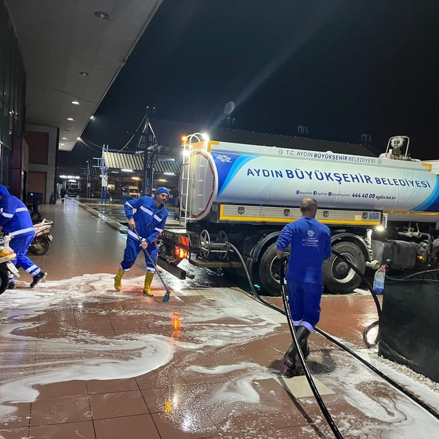 Aydın Büyükşehir'den bayram öncesi otobüs terminallerinde temizlik çalışmas...