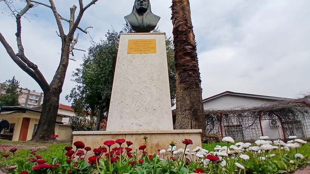 Efeler'de Gül Esin Parkı yeni yüzüyle hizmete açıldı