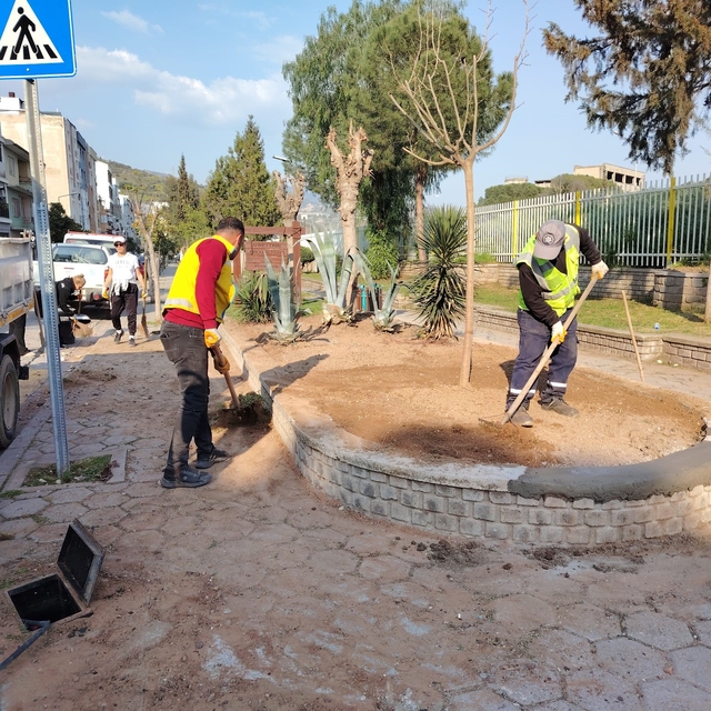 Büyükşehir ekipleri Efeler'i bayrama hazırlıyor