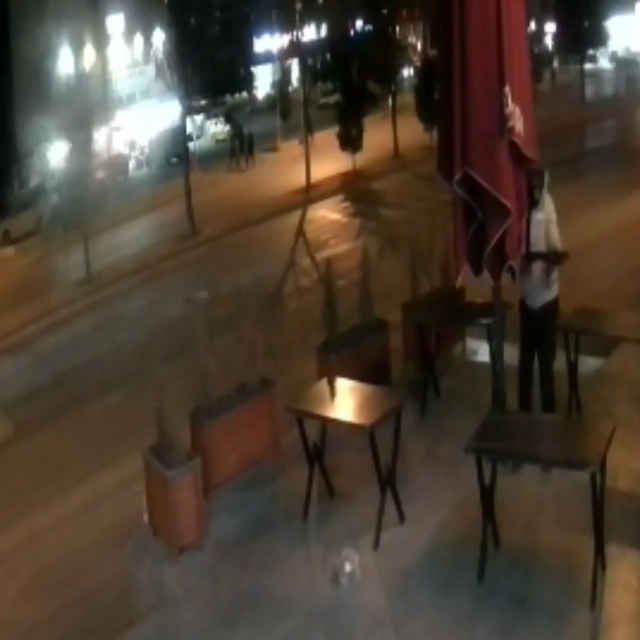 Akrabasının kendisine devretmediği iş yerini kurşunlattı; 3 tutuklama