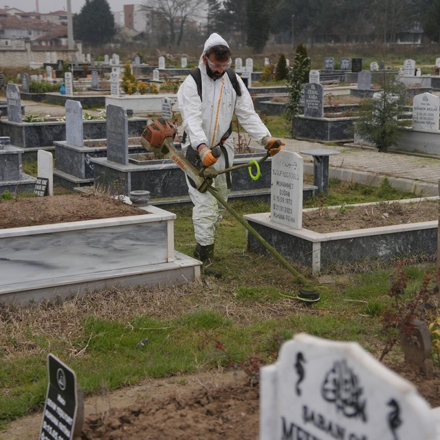 Mezarlıkların bakımları tamamlandı