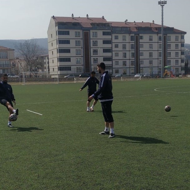 Söğütsporlu futbolcular son antrenman sonrası bayram iznine çıktı