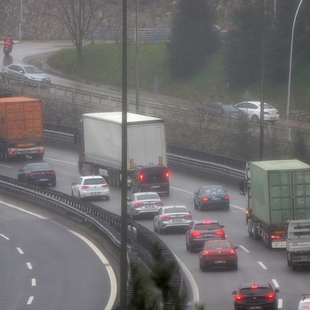 TEM'de bayram yoğunluğu başladı: Trafik akıcı seyrediyor
TEM'in Kocaeli geç...