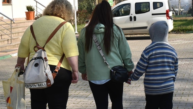 7 yıl sonra annesiyle yeniden tanışan ve ilk kez 'anne' diyen Nazar: Rebecca kötü değil, iyiymiş (2)