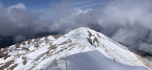 Antalya'daki Tahtalı Dağı'nın zirvesi beyaza büründü