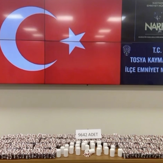 Kastamonu'da 9 bin 642 adet sentetik ecza hapı ele geçirildi