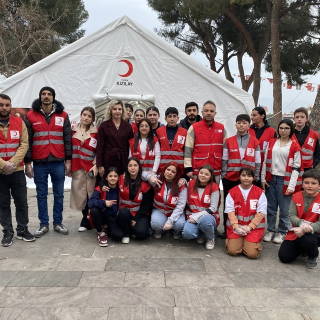 Alaşehir'de hayırseverler iftar bağışı için yarıştı