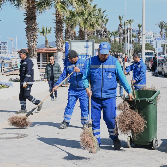 Turizm kenti Kuşadası, bayrama hazırlandı