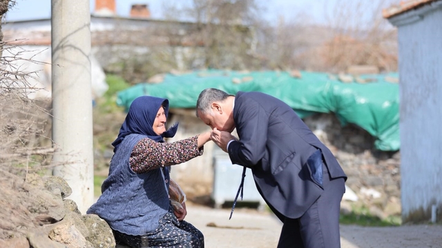 Başkan Balaban Yuntdağı'nda vatandaşlarla bayramlaştı