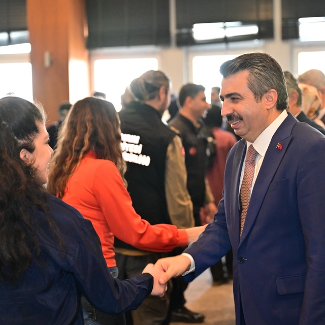 Yıldırım Belediye Başkanı Yılmaz, çalışanlarla bayramlaştı