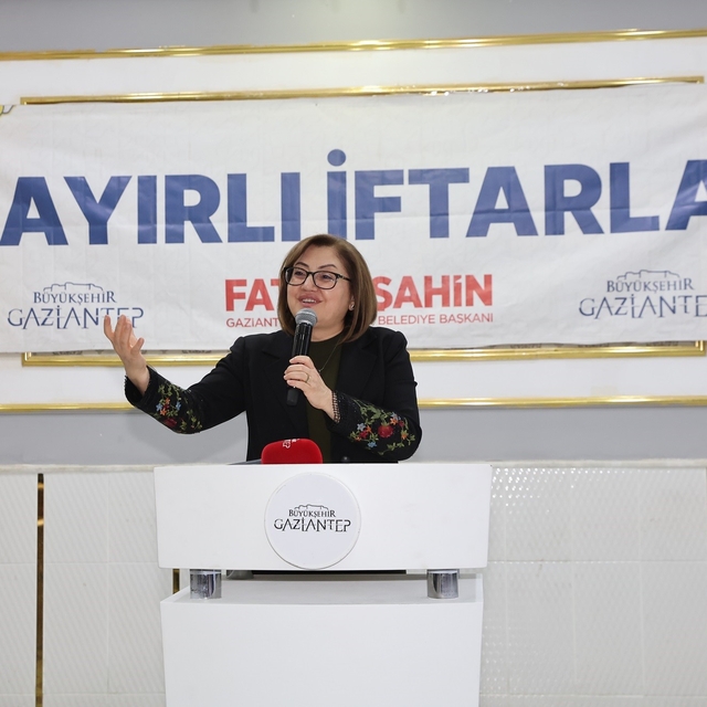 Büyükşehir'in Ramazan sofrası bu kez İslahiye'de kuruldu