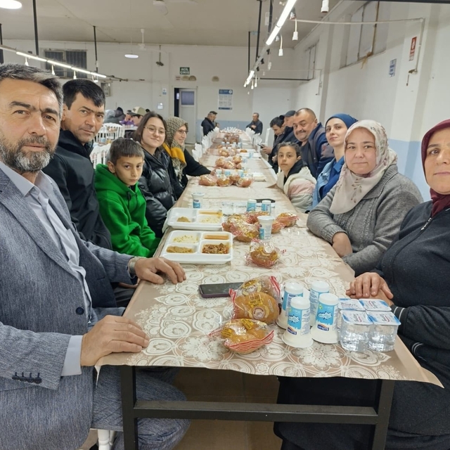 Simav Güney Beldesinde 750 kişilik gönül sofrası kuruldu