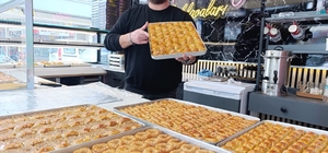 Simav’da bayram öncesi baklava satışlarında yoğunluk yaşanıyor