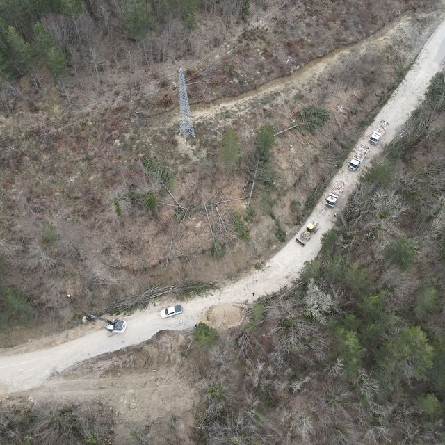Binlerce kişinin ziyaret ettiği Valla Kanyonu ve Ilıca Şelalesi'nin yolu ba...