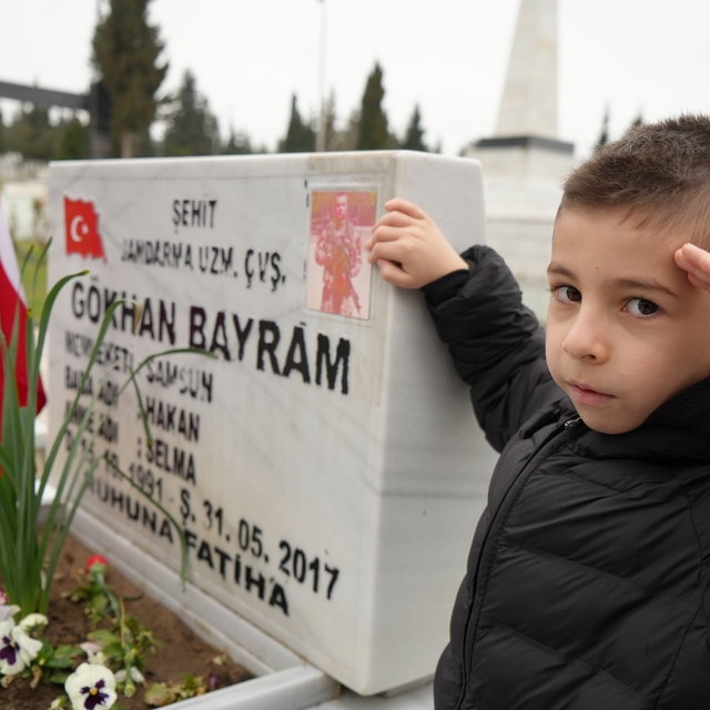 Samsun'da mezarlıklar ziyaretçilerle doldu taştı: Şehitliklerde hüzün