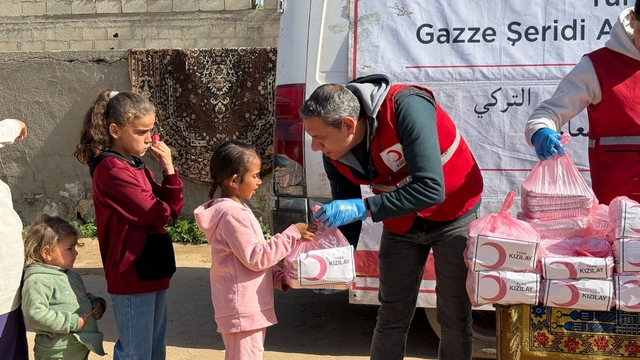 Ağrı'da öğrenciler Gazze için 650 bin lira bağış topladı
Ağrı'da öğrencilerin bağışları Gazze'de iftar oldu