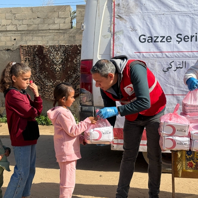 Ağrı'da öğrenciler Gazze için 650 bin lira bağış topladı
Ağrı'da öğrenciler...