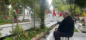 Kadifekale Hava Şehitliği'nde bayram öncesi ziyareti Şehit ailelerinden bayram öncesi kabir ziyareti