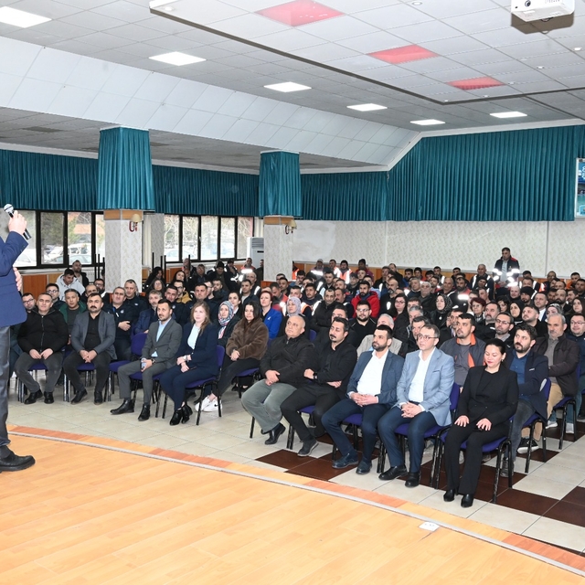 Seydişehir Belediye Başkanı Ustaoğlu, belediye personeliyle bayramlaştı