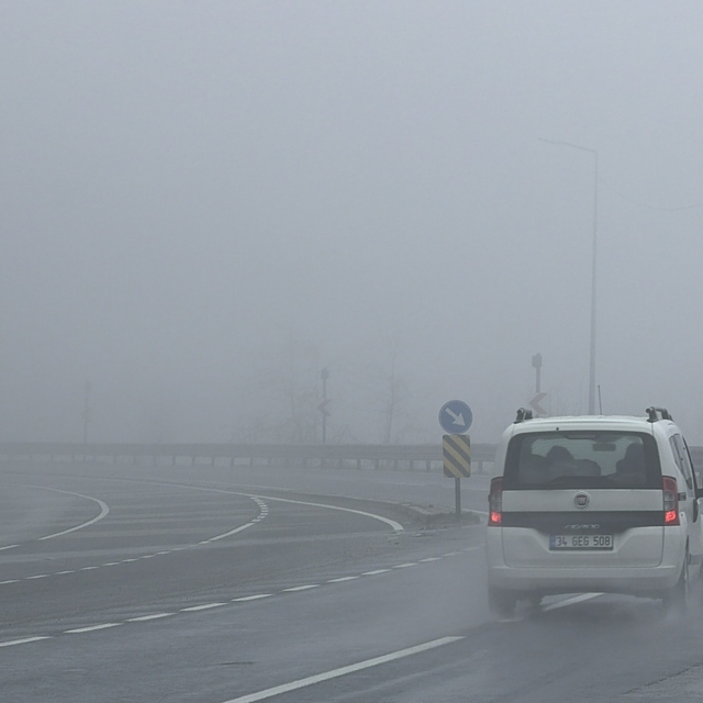 Bolu Dağı'nda sis ve yağış etkili oluyor