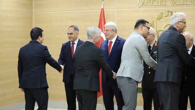 Çankırı'da protokol ile vatandaşlar bayramlaştı